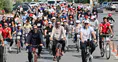 Beyaz önlüklerini çıkardılar, sağlıklı yaşam için pedallara asıldılar