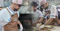 Sefo Bafra’da pide tezgahına geçti ve hamura imzasını attı