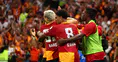 Galatasaray zorlu Göztepe'yi 3-2 yenerek liderlik koltuğuna oturdu, sezonun ikinci galibiyetini aldı.
