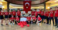 Bodrum'da 30 Ağustos coşkusu: Otel personeli bayraklarla hizmet verdi