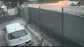 Arnavutköy'de korku dolu anlar: Kontrolden çıkan servis midibüsü bahçeye daldı