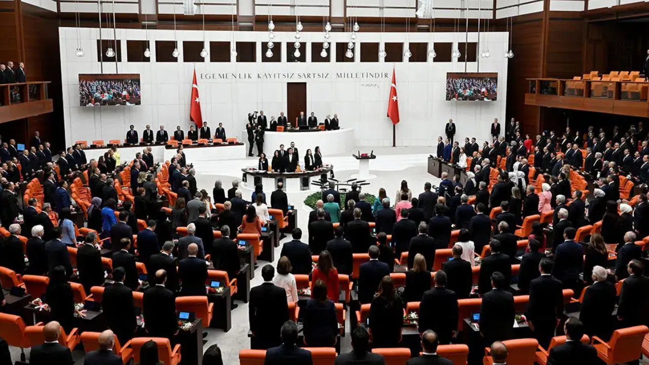 Yeni vergi yasası Meclis’ten geçti: Ruhsat, araç ve tapu işlemlerinde ek harç dönemi