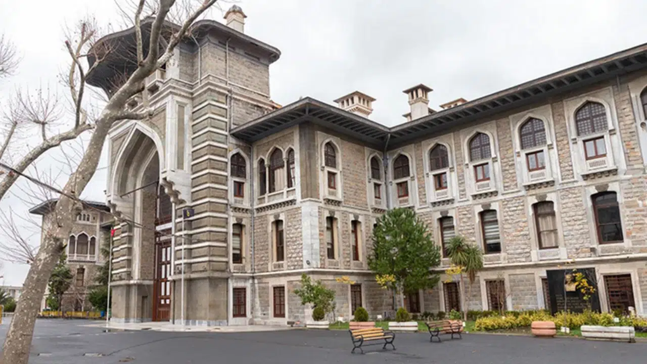 İstanbul Erkek Lisesi mezunu kadınlardan "Taciz listesi" mağduru öğrencilere destek bildirisi