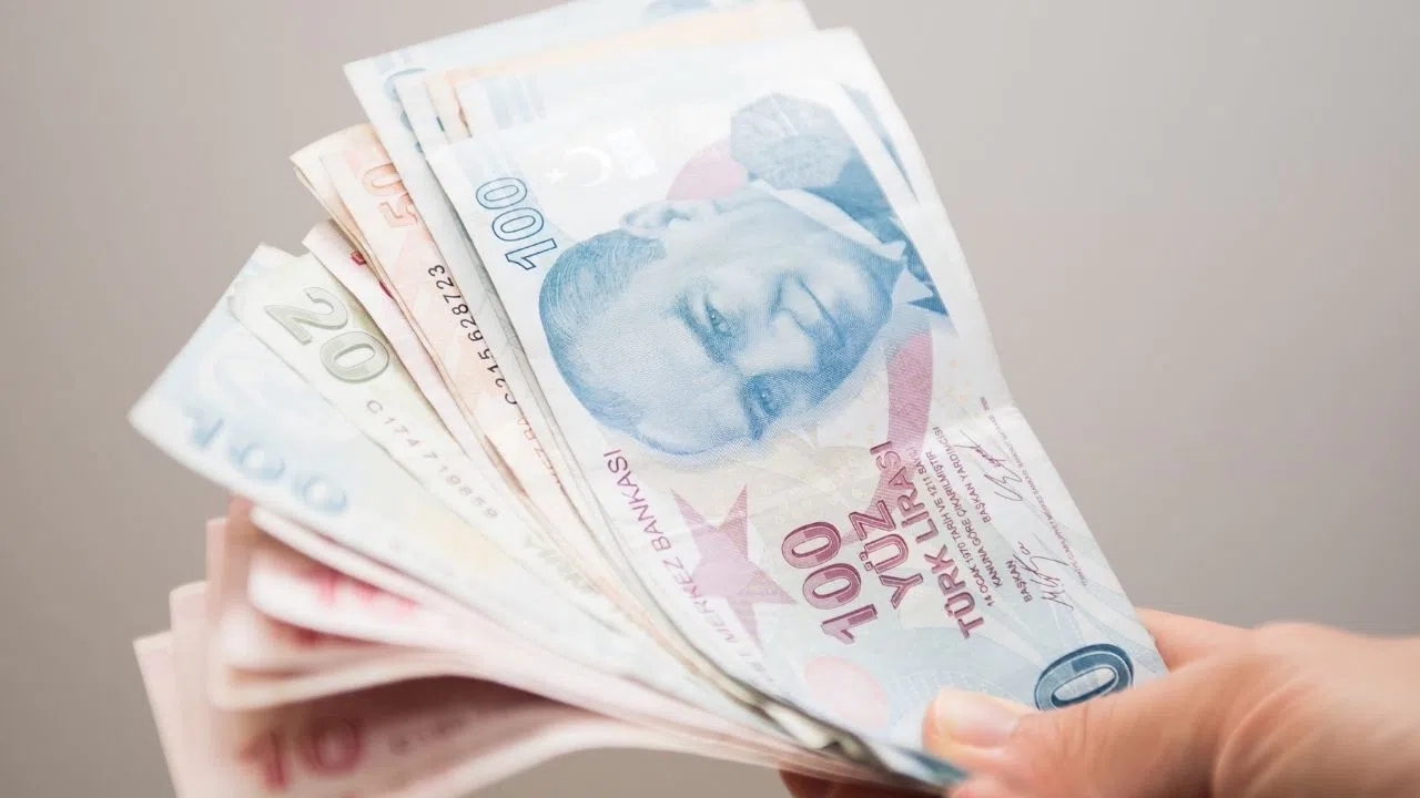 Kamu yöneticilerine 30 bin TL ek zam Meclis’ten geçti