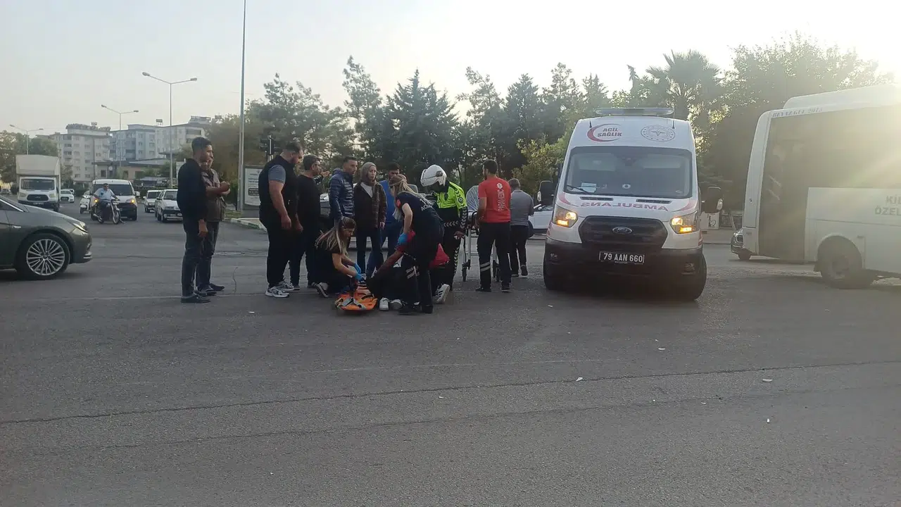 Kilis'te akşam saatlerinde motosiklet dehşeti: Bir sürücü yaşam mücadelesi veriyor