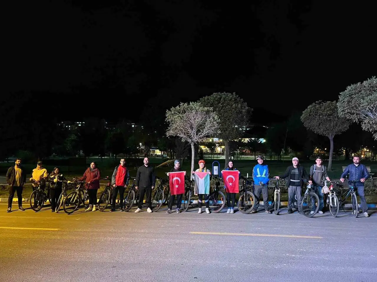 Bitlis'te vicdan nöbeti: Pedallar bu kez Gazze'deki trajedi için döndü