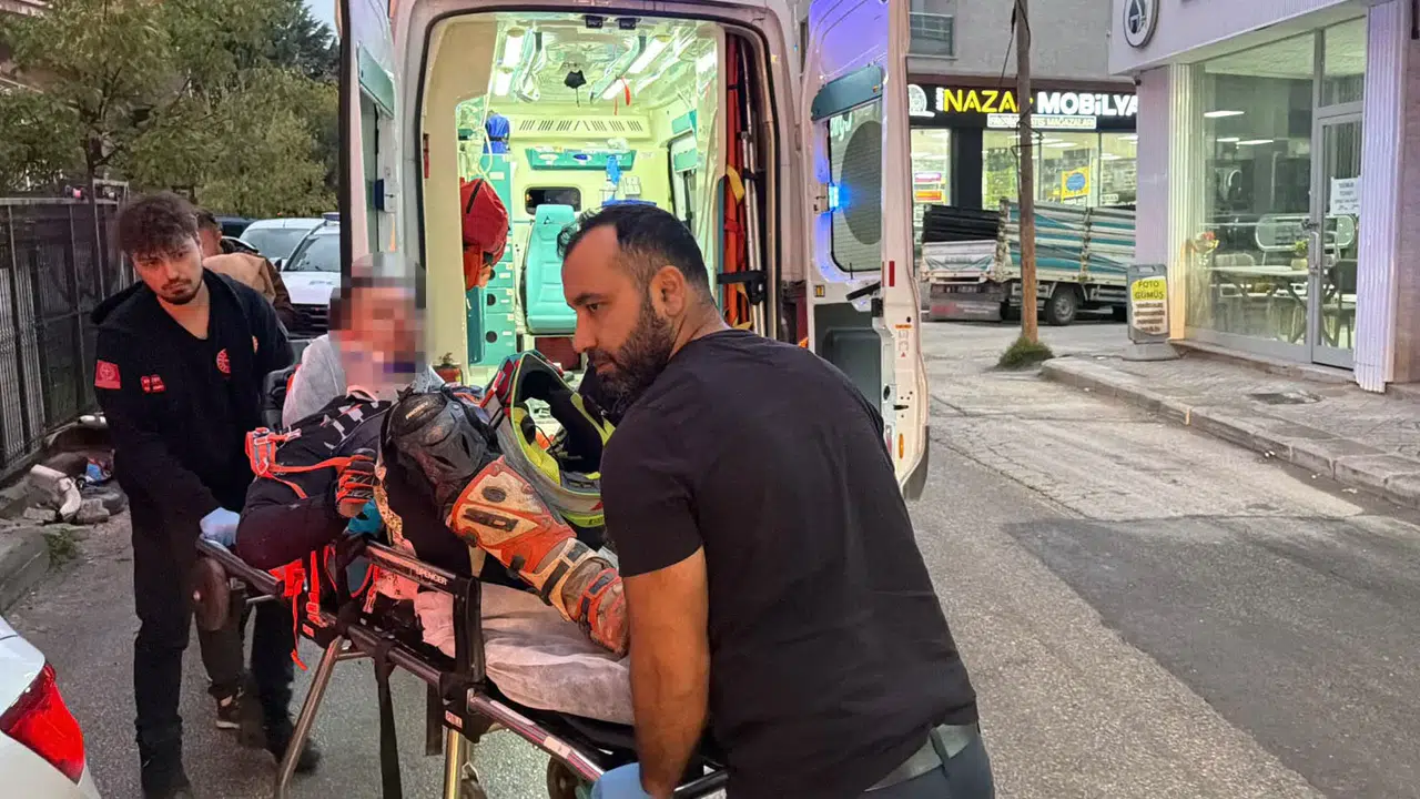 Polisten kaçarken servet değerinde ceza ile karşılaştı: Motosikletli sürücünün tehlikeli kovalamacası hastanede bitti