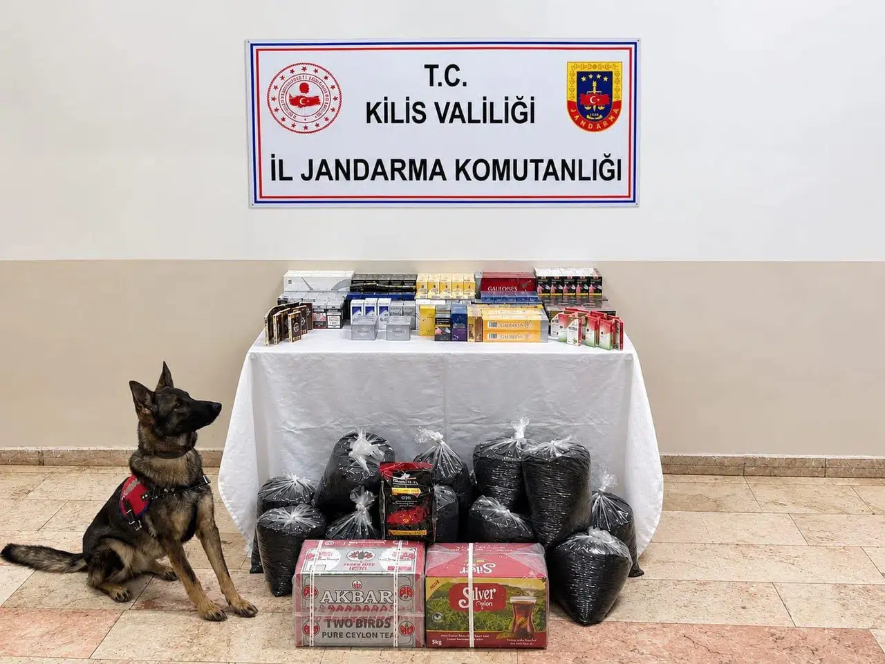 Kilis'te jandarma baskını: Kaçak ürünler ele geçirildi