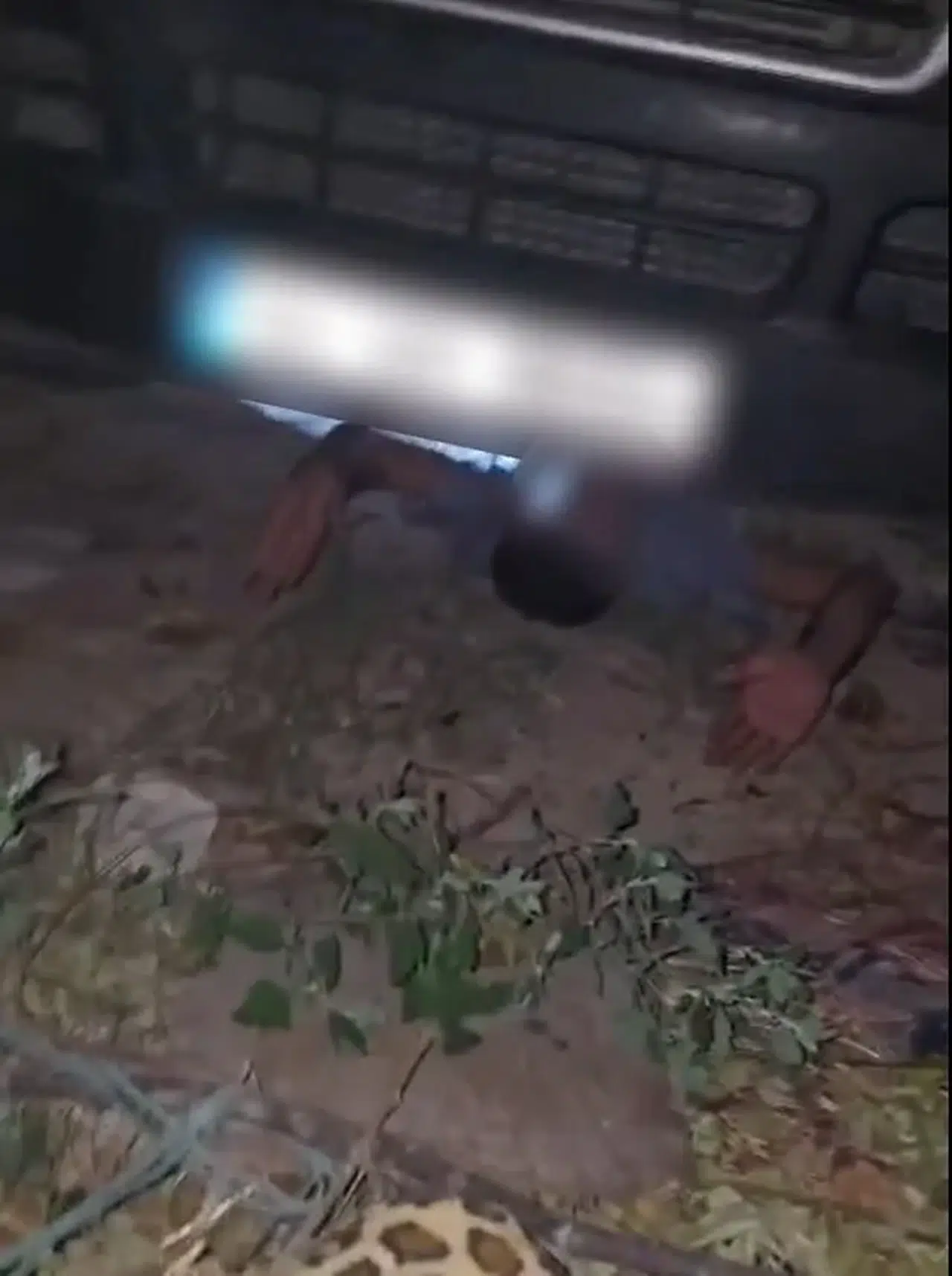 Polisten kaçış planları boşa çıktı: Biri ağaçta diğeri aracın altında kıskıvrak yakalandı