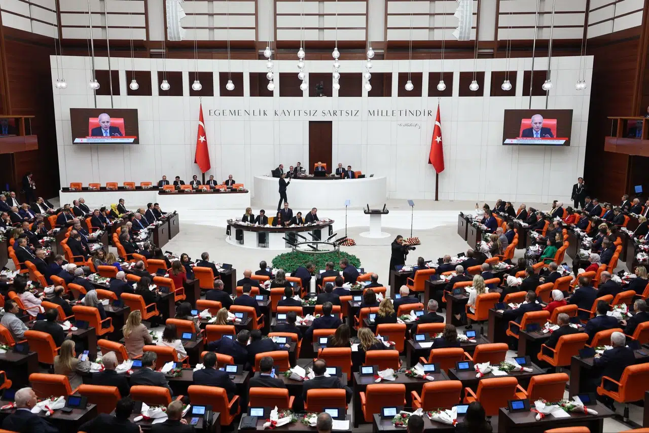 Meclis'te fon tartışması: Gece yarısı önergesiyle 250 bin yatırımcının hakkı mı yanıyor?