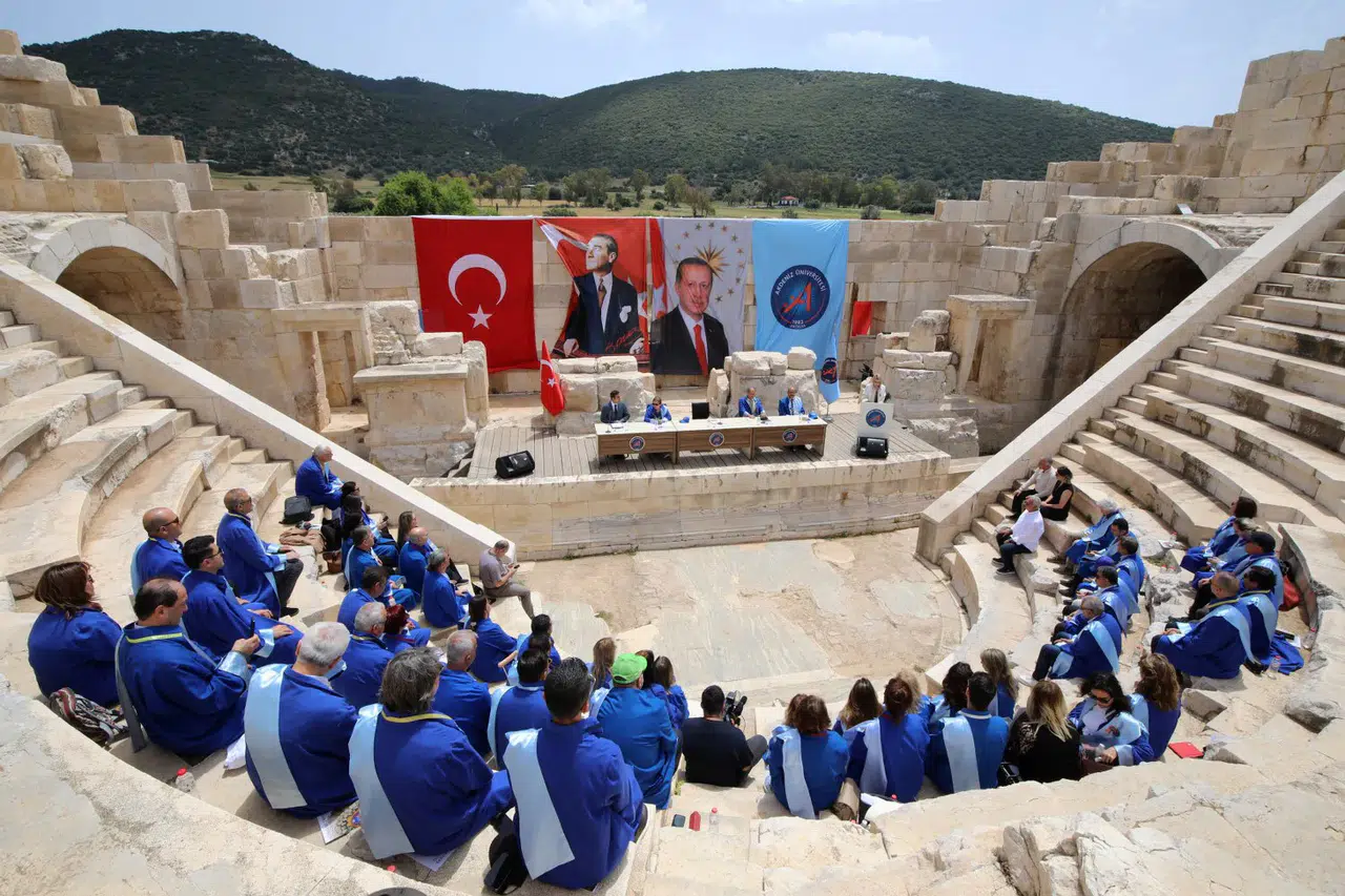Akdeniz Üniversitesi senatosu tarihi mecliste toplandı