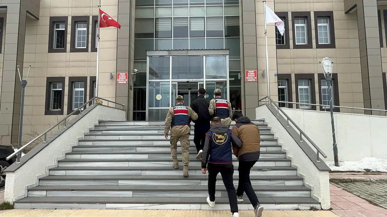 Bitlis'te göçmen kaçakçılarına ağır darbe