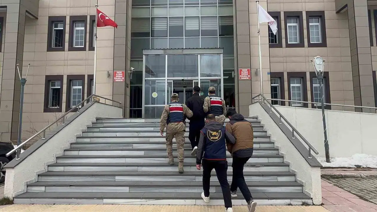 Bitlis’te göçmen kaçakçılığı şebekesine büyük darbe