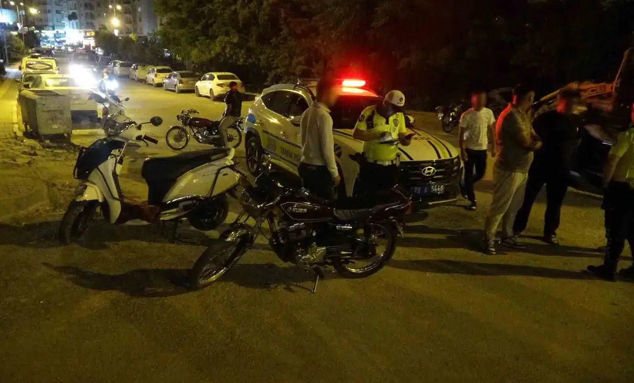 Kilis'te gece yarısı motosiklet kazası 5 kişi hastaneye kaldırıldı