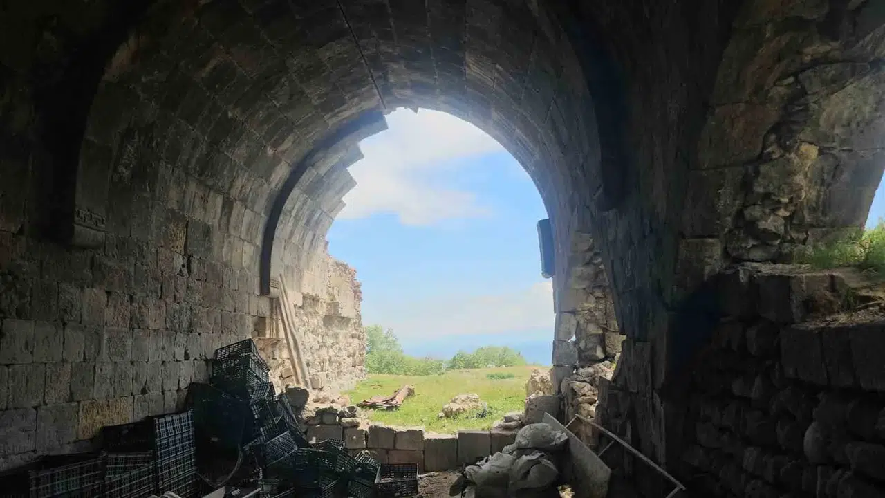 Bitlis’te 500 yıllık kervansaray kaderine terk edildi