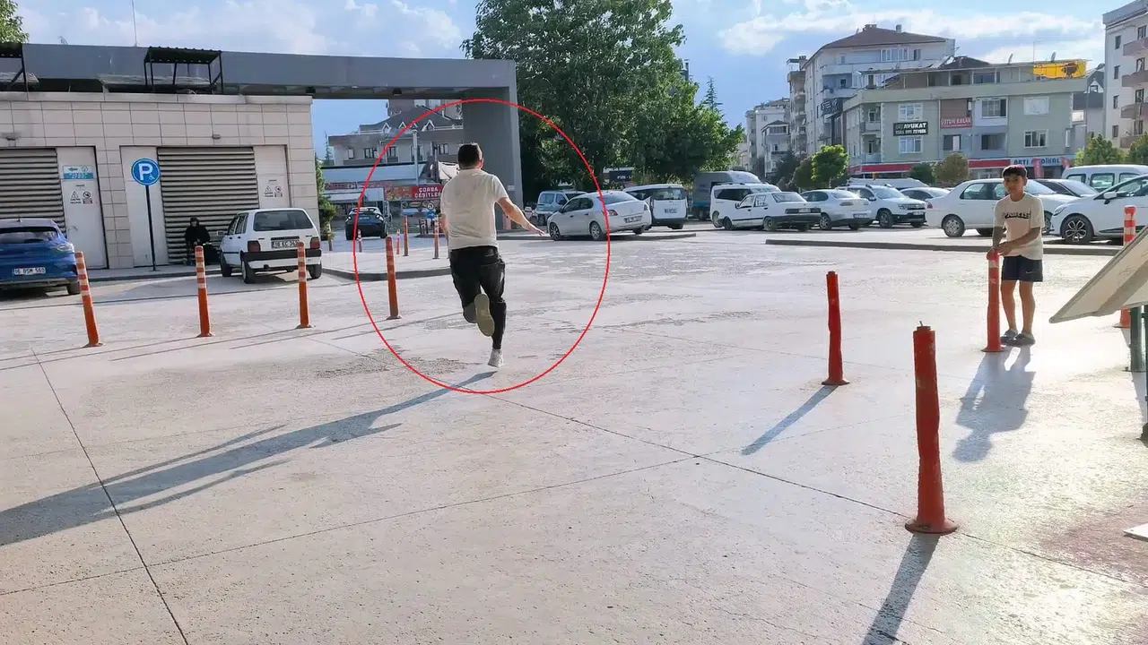 İnegöl'de polisten kaçmaya çalışan hırsızlık şüphelisi kıskıvrak yakalandı