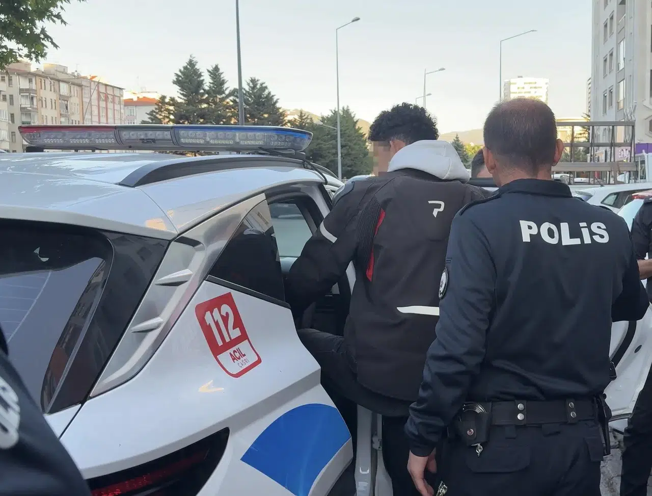 Kayseri'de polisten bıçaklı şahsa anlık müdahale