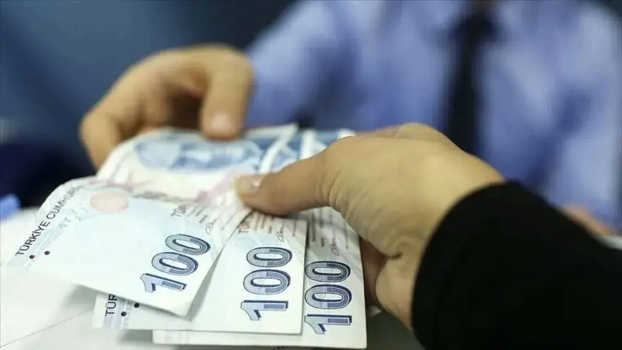 Emeklilerin gözü kulağı Meclis'teydi: Yeni taban aylık belli oldu