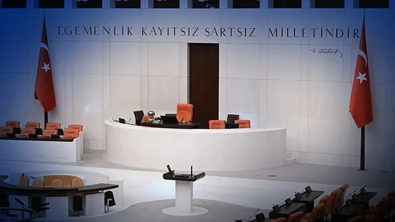 Siyasette sürpriz trafik: Parti heyetleri Meclis'te bir araya geldi