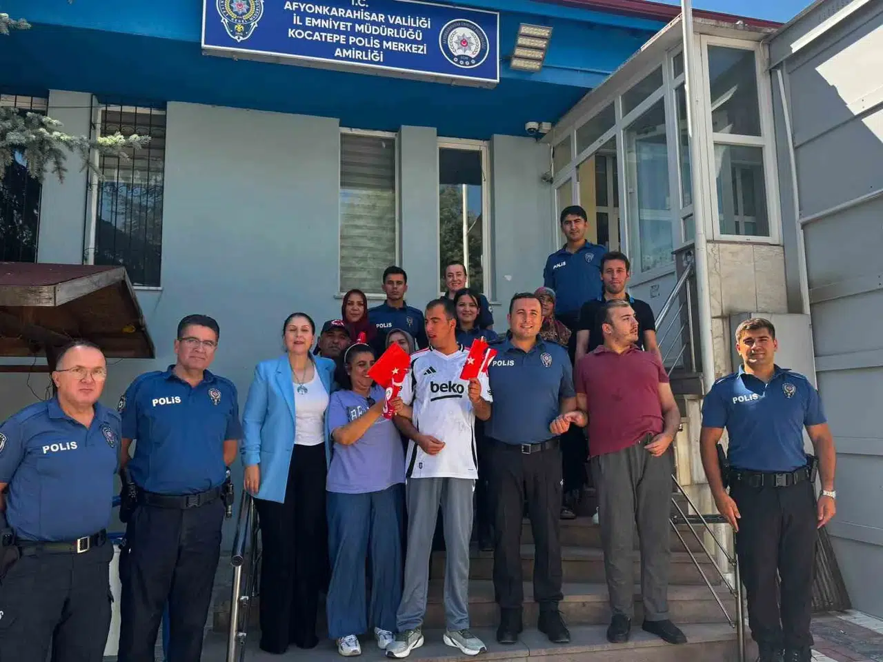 Afyonkarahisar’da polisten otizmli bireylere şefkatli yaklaşım