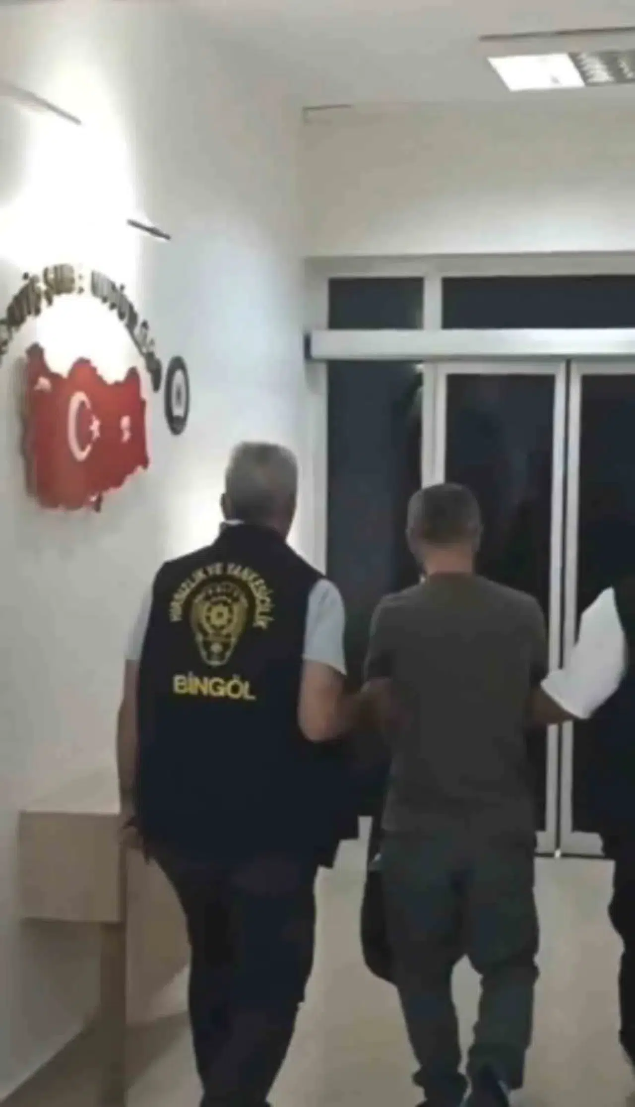 Bingöl’de sigara hırsızı polisten kaçamadı