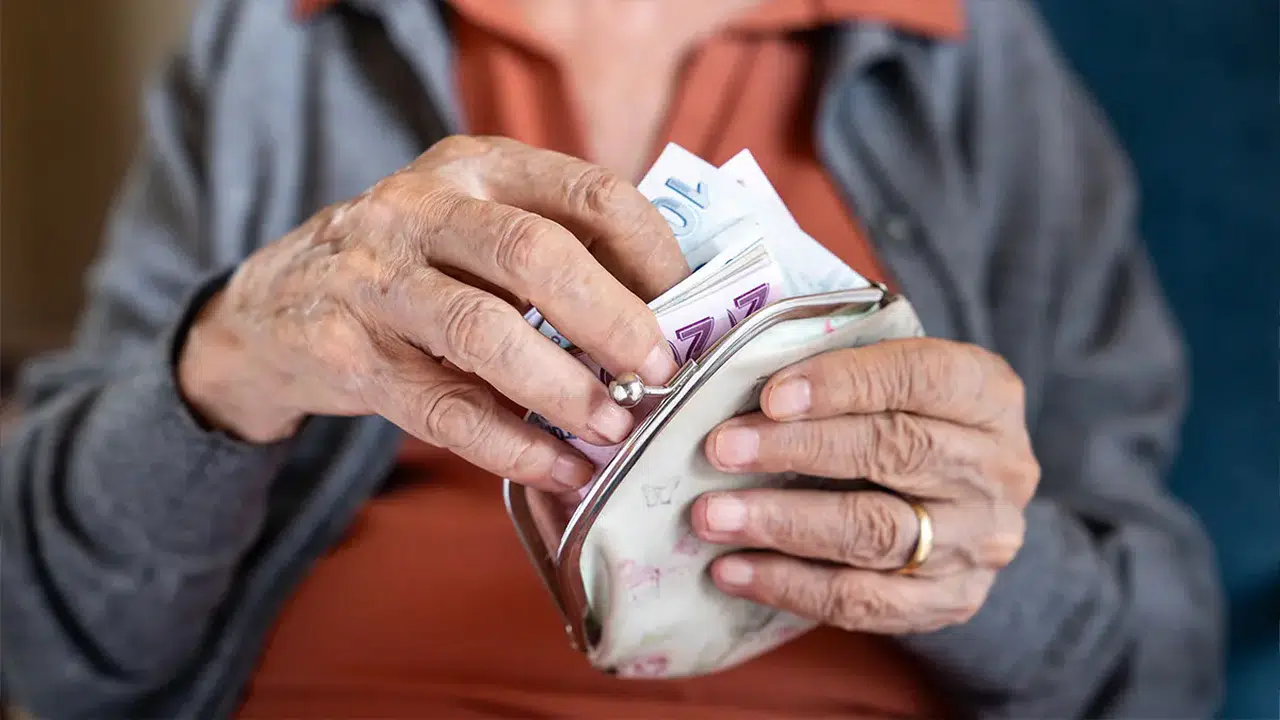 Emeklilerin gözü kulağı Meclis'te: Zamlı maaşlar için geri sayım başladı
