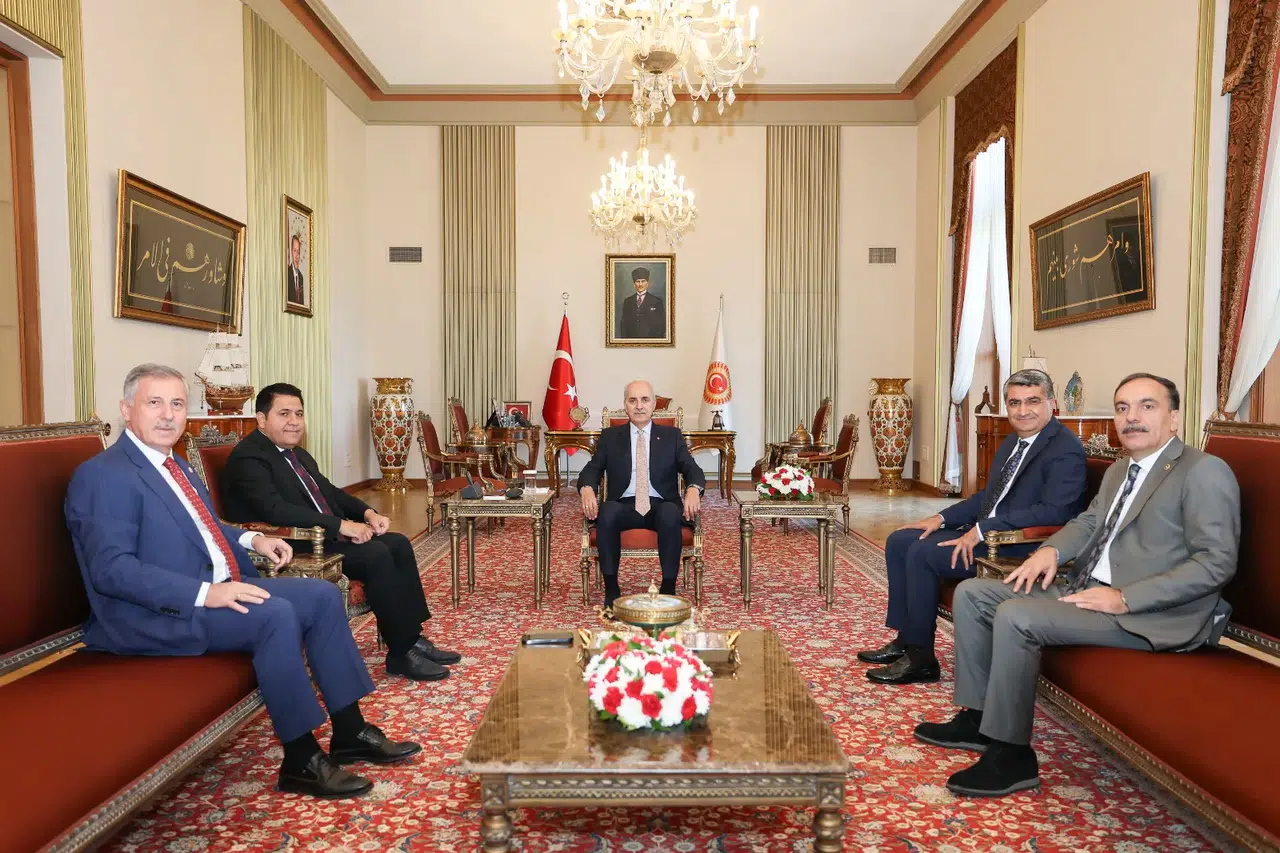 Kurtulmuş mecliste sürpriz bir görüşme gerçekleştirdi