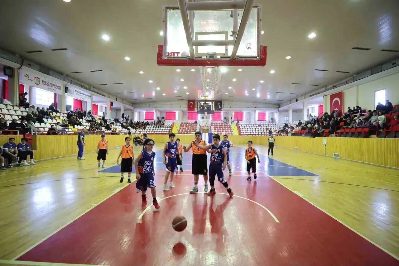 Sivas Gücü Belediyespor altyapısı dört kategoride birden kürsüye çıktı