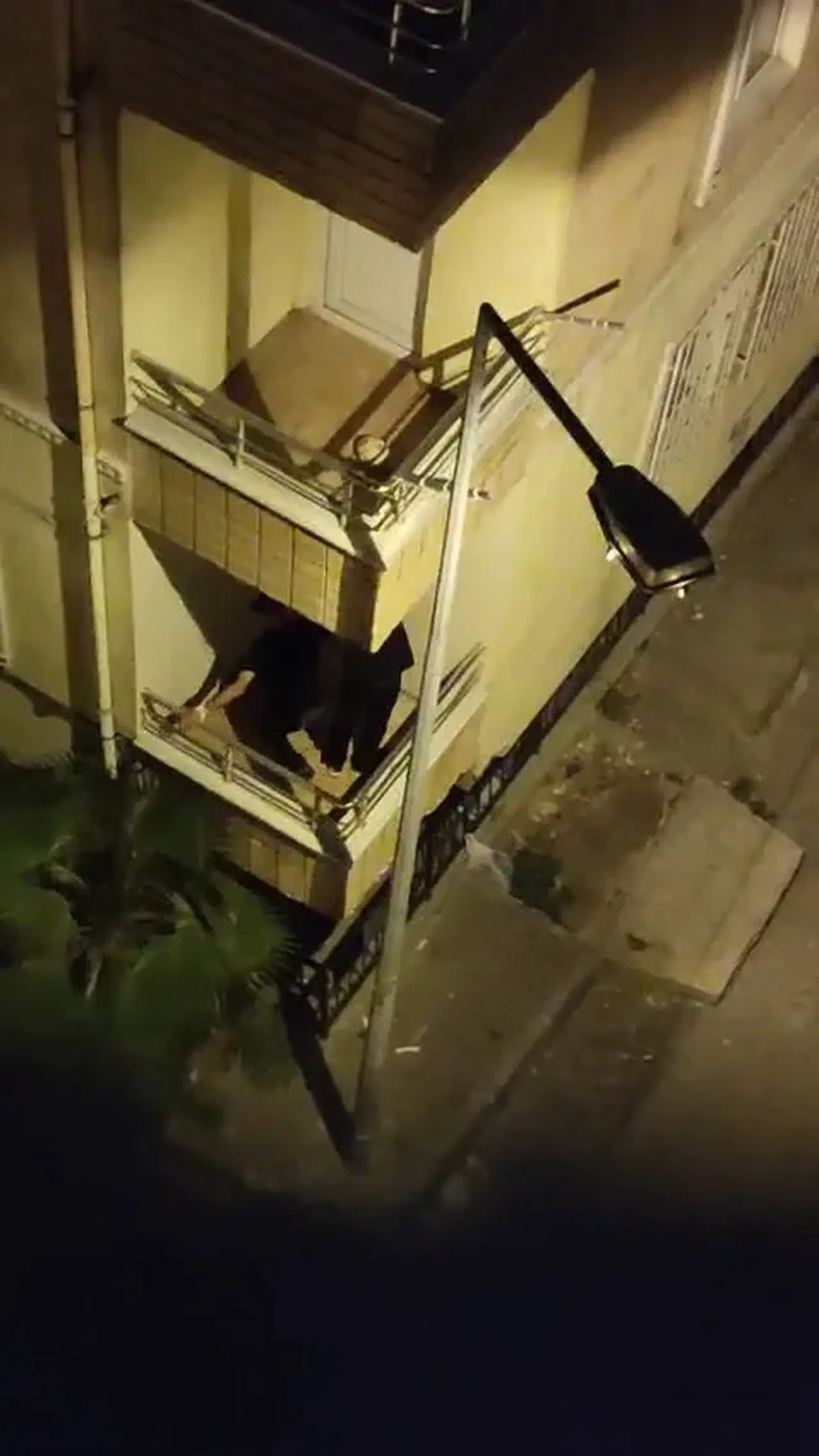 Bahçelievler'de gece yarısı balkon operasyonu Hırsızlar polisten kaçamadı