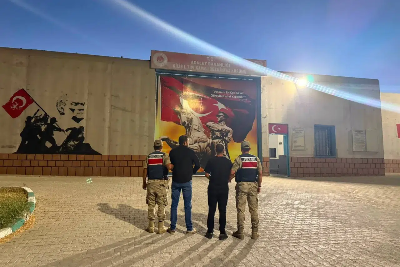 Kilis'te cezaevinden kaçan iki hükümlü köylü yolunda yakalandı