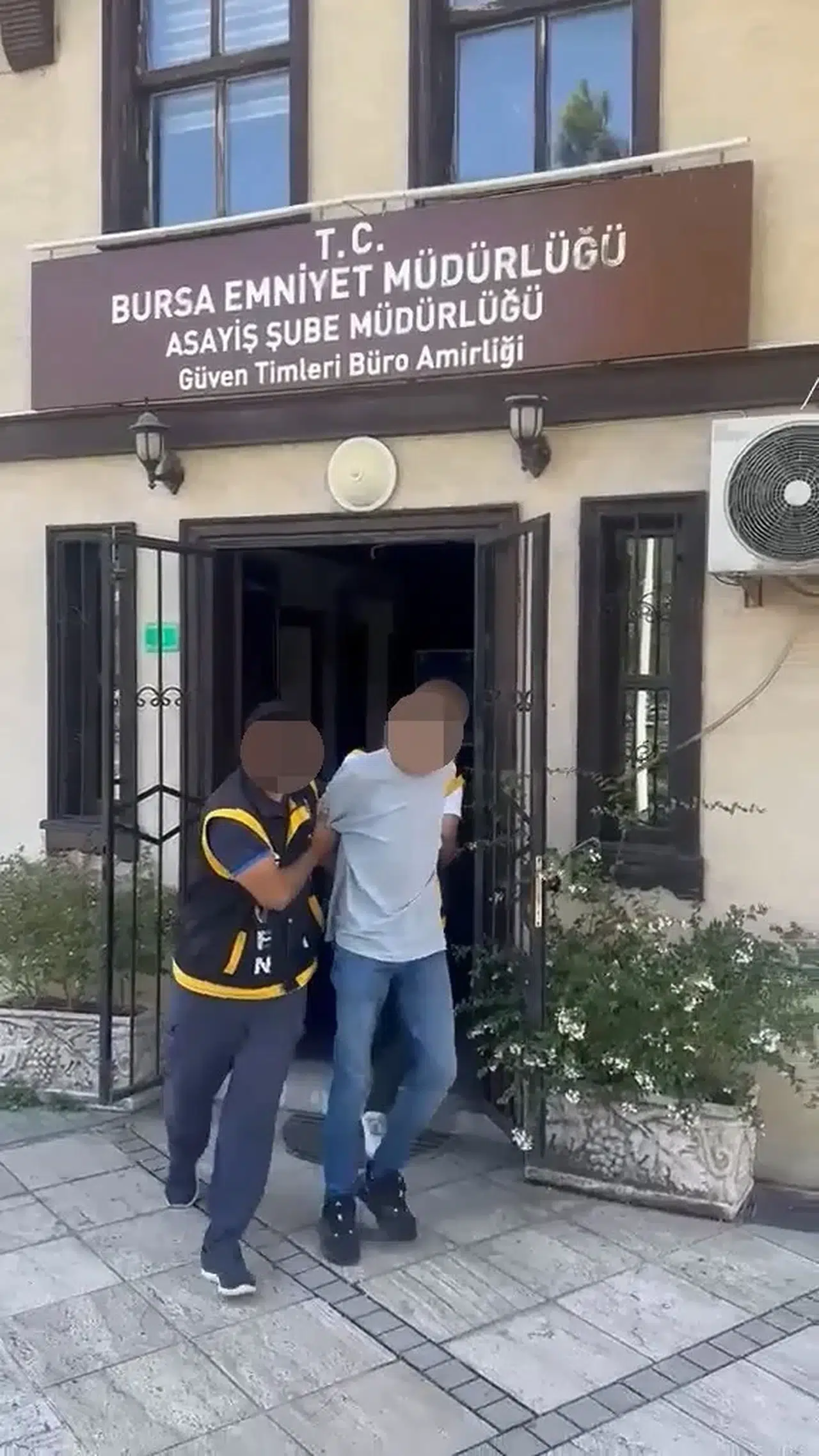 Bursa'da polisten kaçmak için saçını kazıtan firari yakalandı