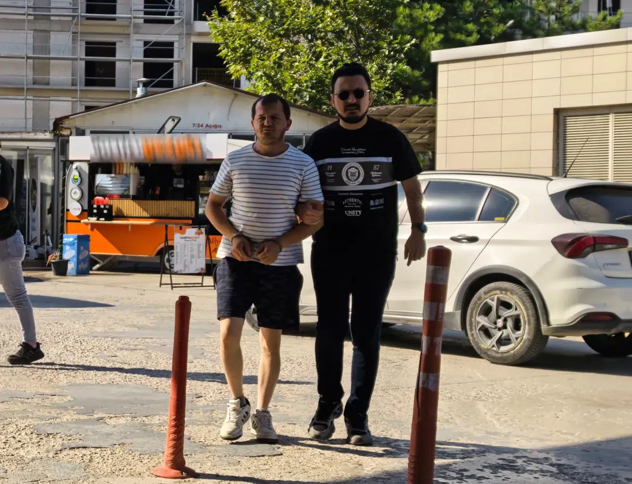 İnegöl'de polisten kaçan sürücünün üzerinden uyuşturucu çıktı