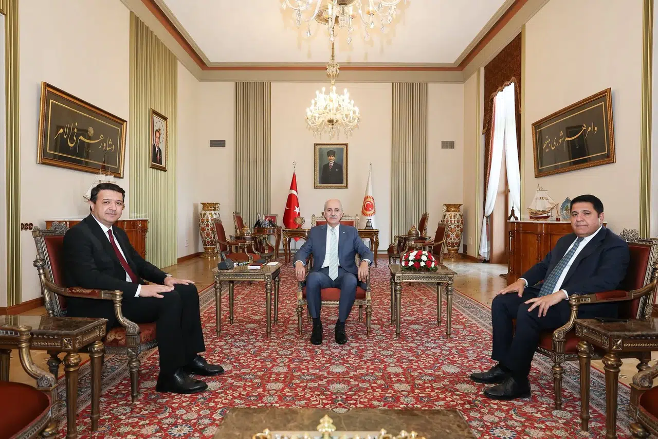 Numan Kurtulmuş ve Mahmut Arıkan Meclis'te bir araya geldi