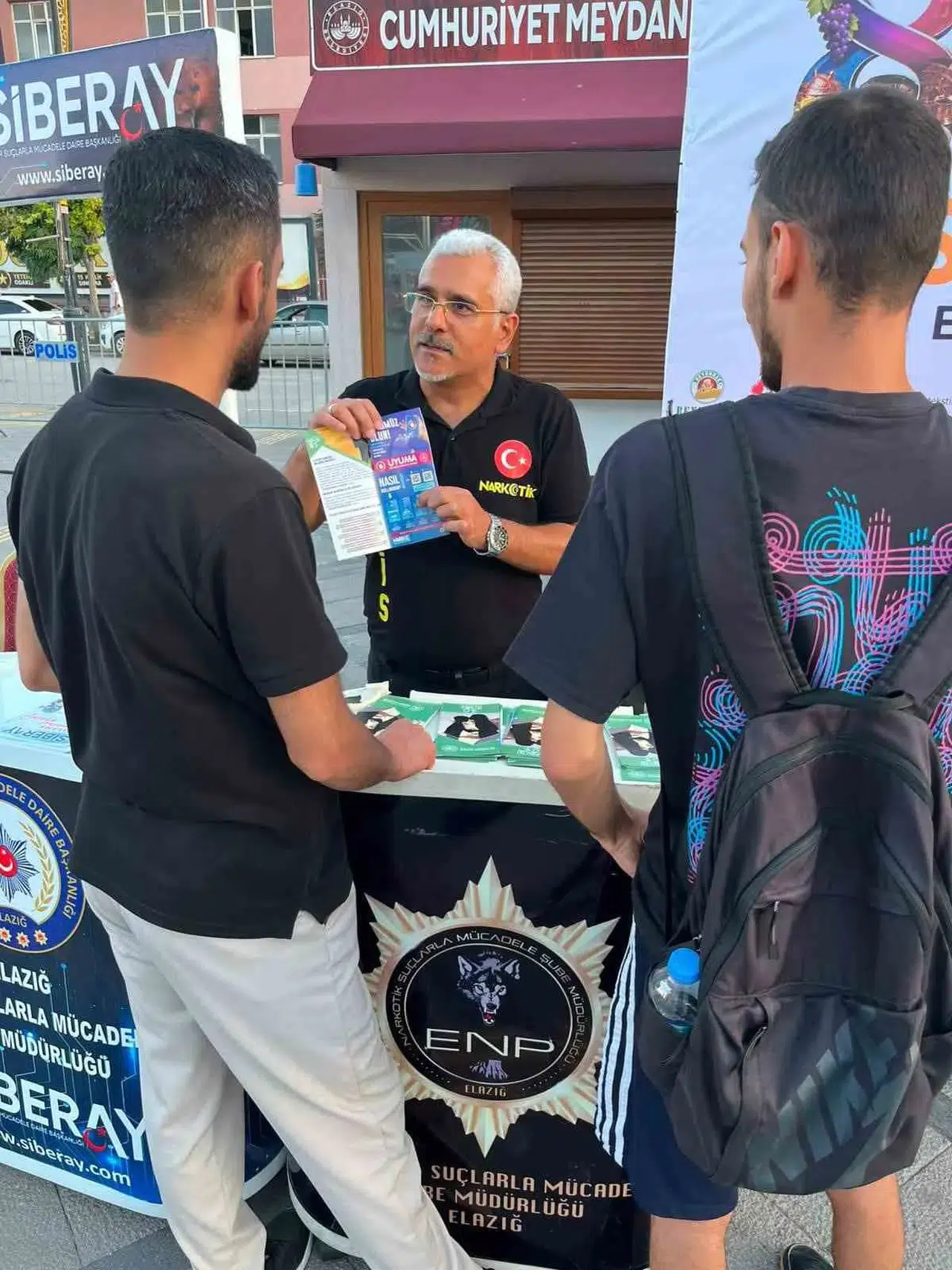 Elazığ Gastronomi Festivali'nde polisten dev güvenlik bilgilendirmesi