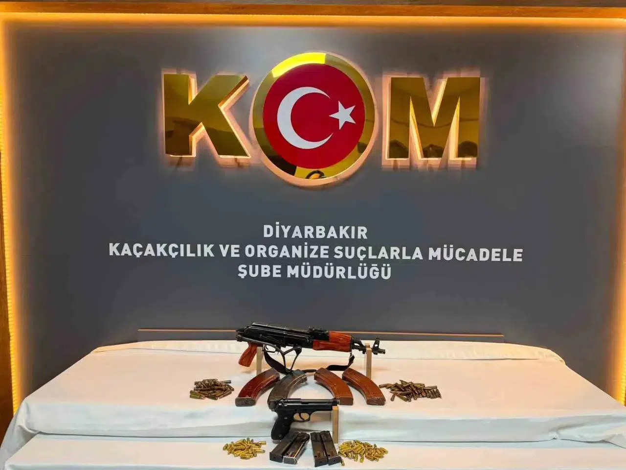 Diyarbakır'da polisten ortak operasyon İki kişi cezaevine gönderildi