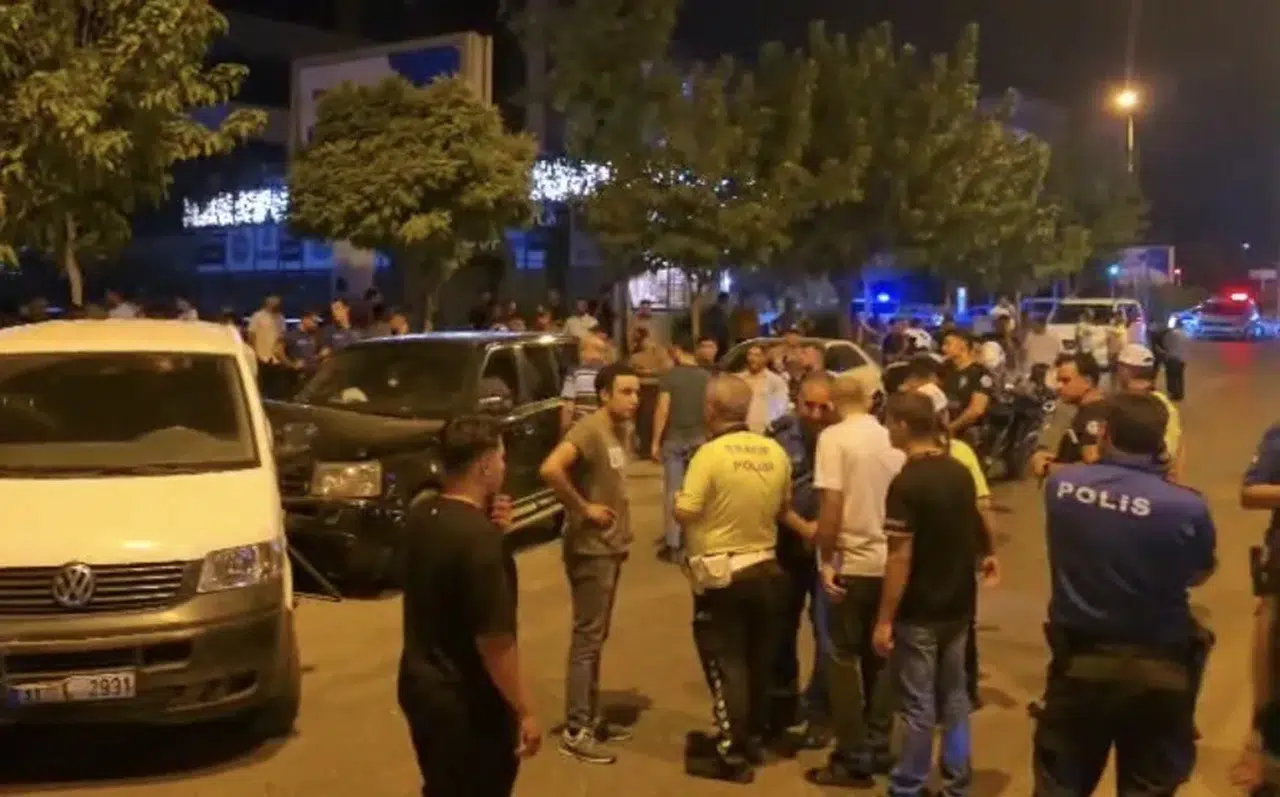Polisten Kaçarken Park Halindeki 4 Araca Çarptı, O Anlar Kamerada