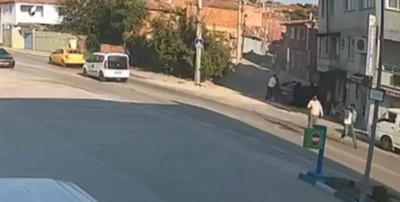Edirne'de polisten kaçan göçmen araçları kaza yaptı
