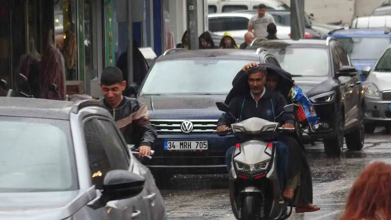Kilis'te sağanak ve sis trafiği olumsuz etkiledi