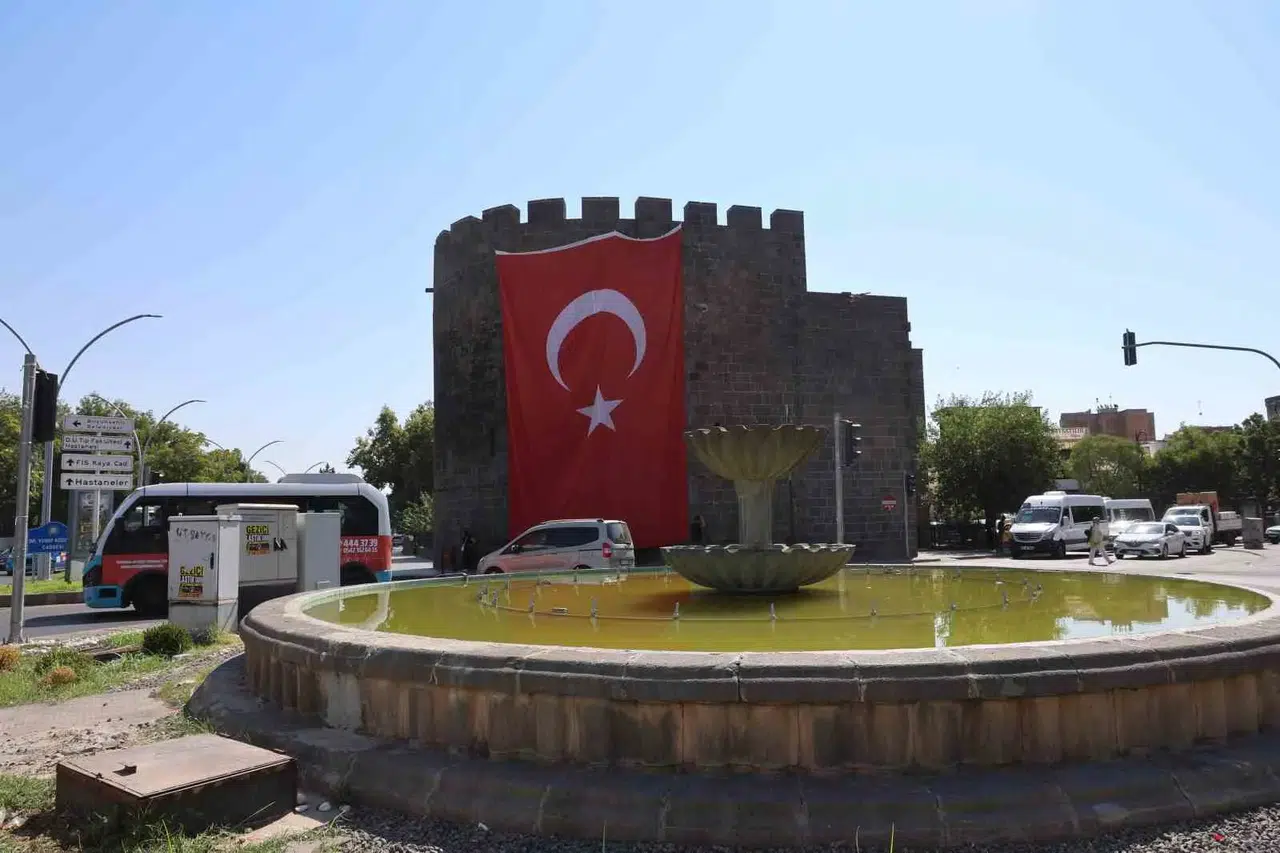 Mecliste kabul edilen toplumsal bütünleşme teklifi Diyarbakır'da karşılık buldu