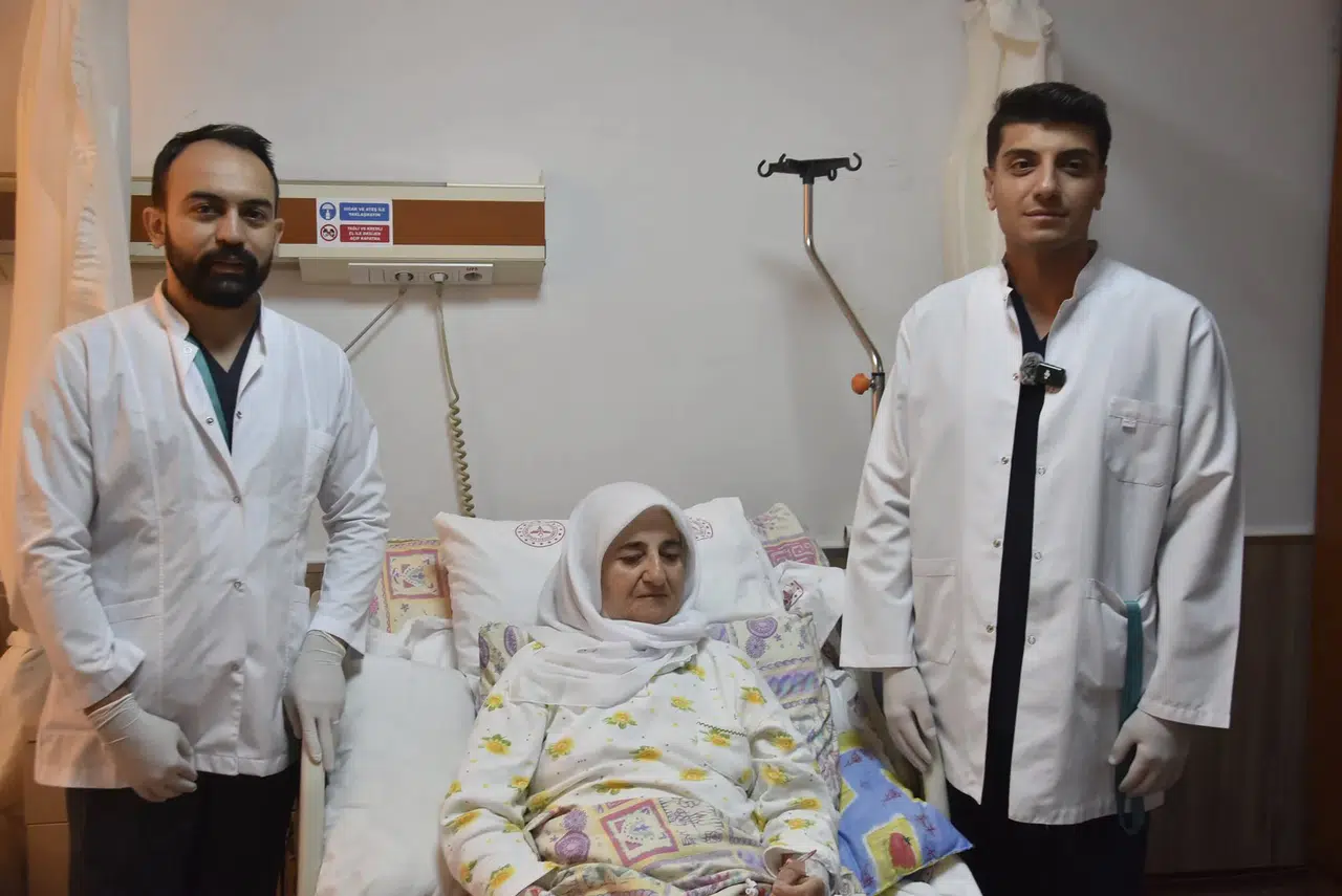 Bitlis'te tıp dünyasını heyecanlandıran operasyon: 70 yaşındaki hastaya devrim niteliğinde müdahale