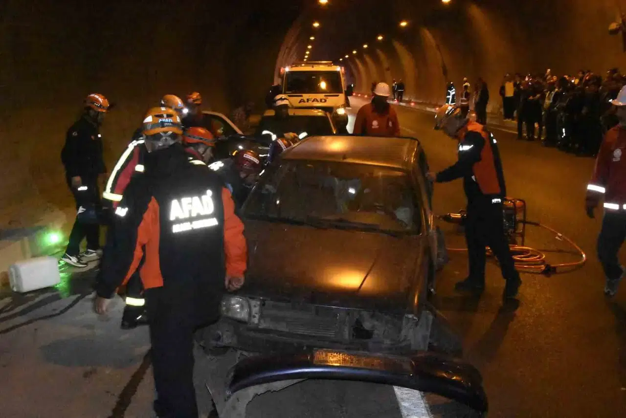 Bitlis'te tünel alarmı: Gerçeği aratmayan kurtarma operasyonu nefes kesti