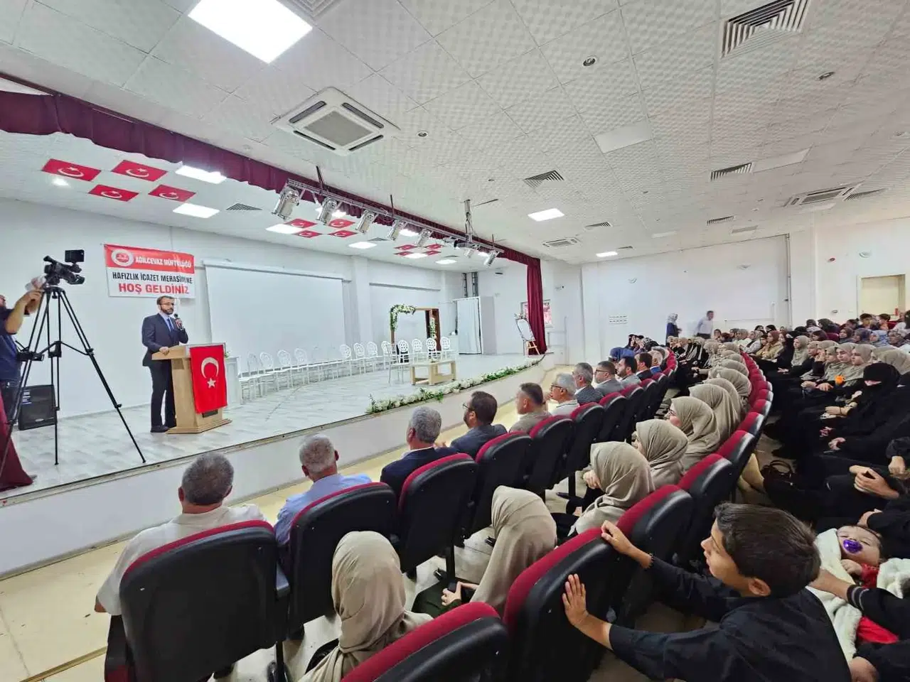 Bitlis'te 19 genç kızın büyük gururu: Hafızlık tacını taktılar