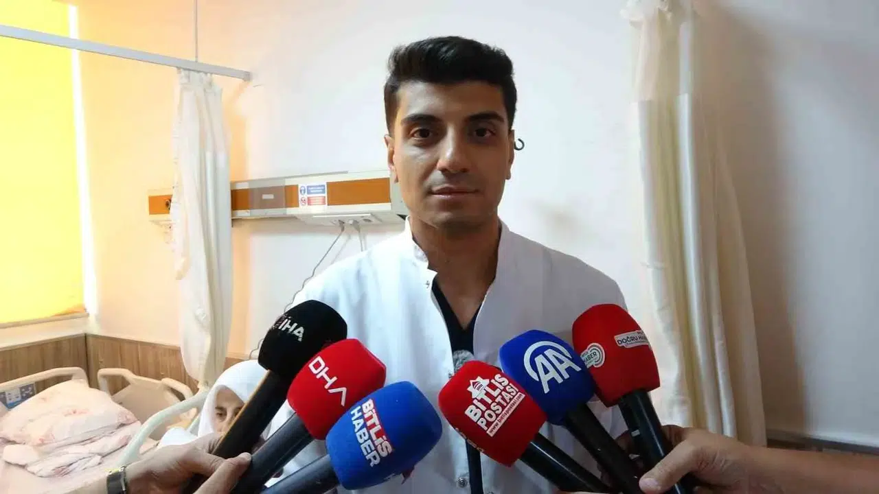 Bitlis'te tıp dünyasını şaşırtan başarı: 70 yaşındaki hastaya 7,5 saatlik kapalı mucize