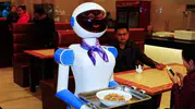 İnsanlı garson devri kapanıyor mu: Çin'de garson robot hizmeti