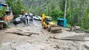 Erzurum'da doğa geçit vermedi: Heyelan sonrası ulaşım duruyor
