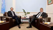 Kıbrıs'ta kritik zirve: Liderler ara bölgede masaya oturdu