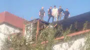 Çivril'de çatıdaki izolasyon çalışması kabusa dönüştü