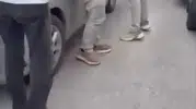 Okul çıkışında servis şoförlerinin kavgası velileri dehşete düşürdü