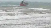 Karadeniz'in hırçın dalgaları dev tankeri oyuncağa çevirdi: Kısırkaya'da nefes kesen anlar