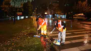 Antalya'da sağanak alarmı: Okulda mahsur kalan öğrenciler için nefes kesen kurtarma operasyonu